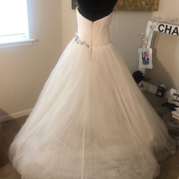 Vera Wang Dress - Picture 2 of 3